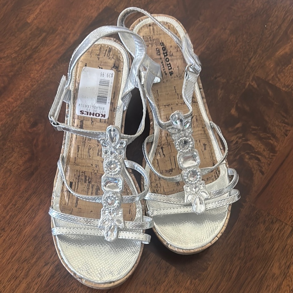 NWT Sonoma Kids Sandals size 5